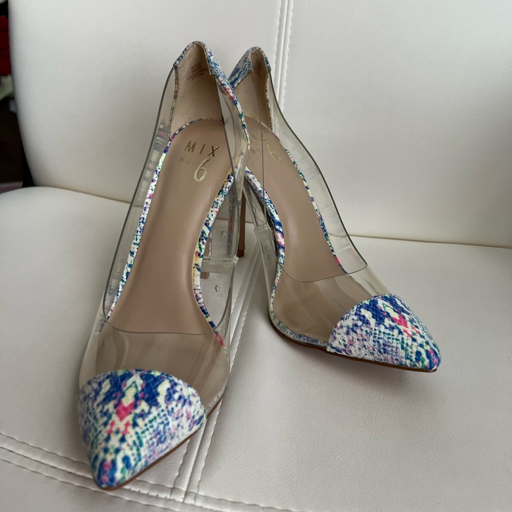 Mix no. 6 snakeskin clear pumps size 8
